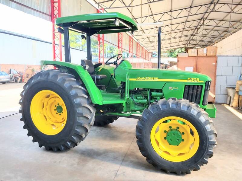 TRATOR JOHN DEERE 5705 - 4X4 - ANO 2007 - VENDIDO